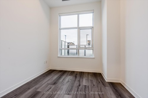 132-395 Dundas Street W, Oakville, ON - Indoor Photo Showing Other Room