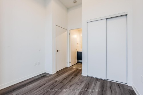 132-395 Dundas Street W, Oakville, ON - Indoor Photo Showing Other Room