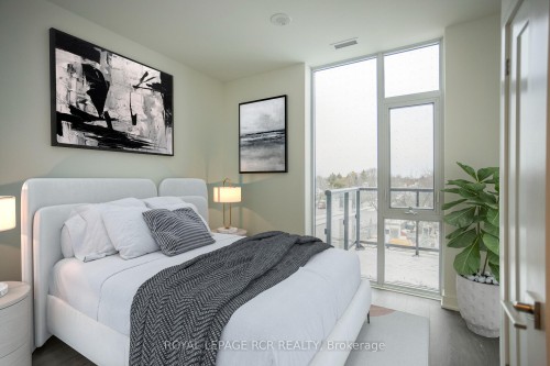 303-705 Davis Drive, Newmarket, ON - Indoor Photo Showing Bedroom