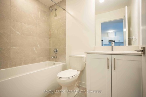 303-705 Davis Drive, Newmarket, ON - Indoor Photo Showing Bathroom