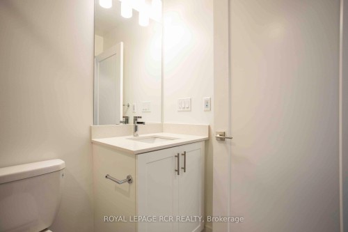 303-705 Davis Drive, Newmarket, ON - Indoor Photo Showing Bathroom
