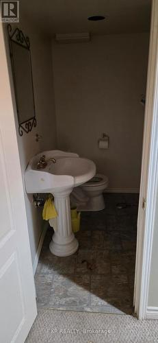 929 Ritson Road N, Oshawa, ON - Indoor Photo Showing Bathroom