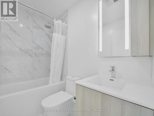 429 - 215 Lakeshore Road W, Mississauga, ON - Indoor Photo Showing Bathroom