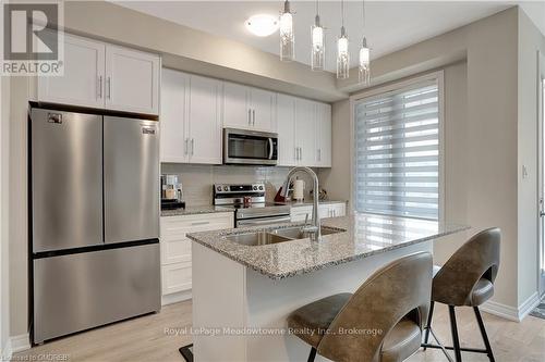 119 - 10 Birmingham Drive, Cambridge, ON - Indoor Photo Showing Kitchen With Stainless Steel Kitchen With Double Sink With Upgraded Kitchen