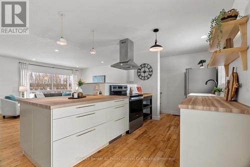 34889 Black'S Point Road, Central Huron (Goderich), ON - Indoor Photo Showing Kitchen