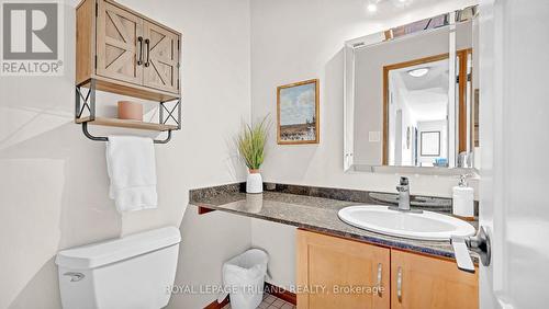 30 Sloane Crescent, London South (South Y), ON - Indoor Photo Showing Bathroom