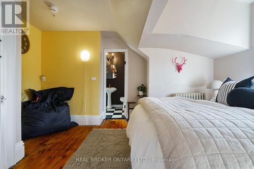202 Prospect Street S, Hamilton, ON - Indoor Photo Showing Bedroom