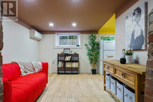 202 Prospect Street S, Hamilton, ON - Indoor