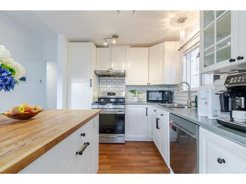 18452 66 Avenue, Surrey, BC - Indoor Photo Showing Kitchen With Double Sink