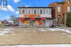 208 MARY STREET  Hamilton, ON L8L 4V8