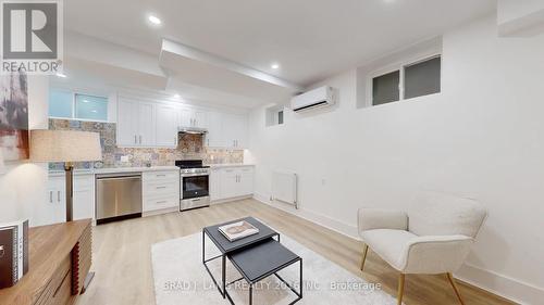 107 Woodbine Avenue, Toronto, ON - Indoor