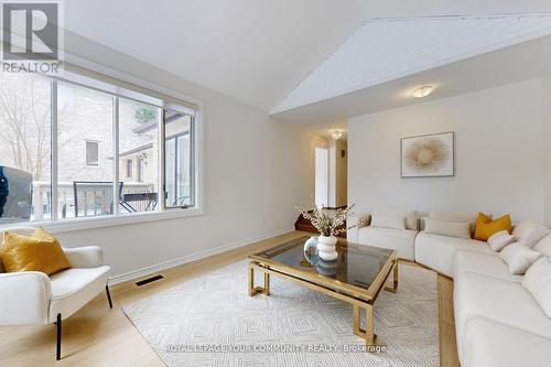 170 Garden Avenue, Richmond Hill, ON - Indoor Photo Showing Living Room