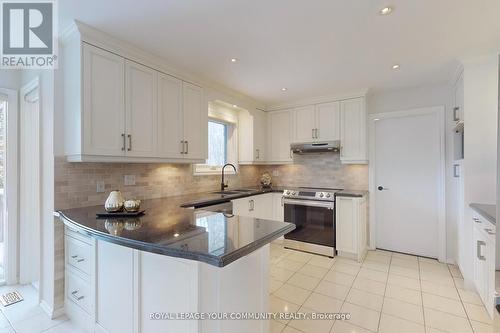170 Garden Avenue, Richmond Hill, ON - Indoor Photo Showing Kitchen With Upgraded Kitchen