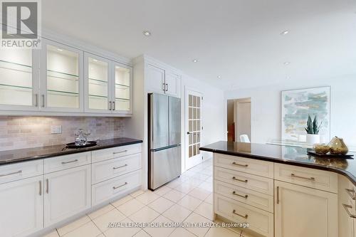 170 Garden Avenue, Richmond Hill, ON - Indoor Photo Showing Kitchen With Upgraded Kitchen