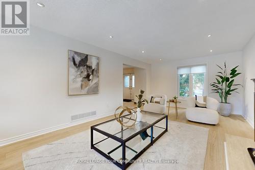 170 Garden Avenue, Richmond Hill, ON - Indoor Photo Showing Living Room