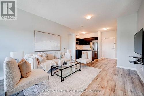 304 - 295 Cundles Road, Barrie, ON - Indoor Photo Showing Living Room