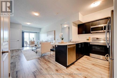 304 - 295 Cundles Road, Barrie, ON - Indoor Photo Showing Kitchen