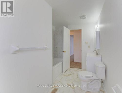 502 Misty Crescent, Kitchener, ON - Indoor Photo Showing Bathroom