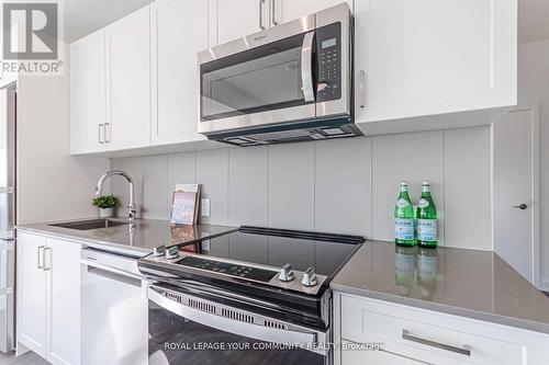 521 - 681 Yonge Street, Barrie, ON - Indoor Photo Showing Kitchen