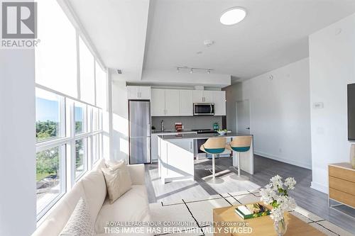 521 - 681 Yonge Street, Barrie, ON - Indoor Photo Showing Kitchen With Double Sink