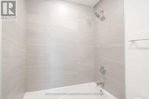 725 - 8188 Yonge Street, Vaughan, ON - Indoor Photo Showing Bathroom