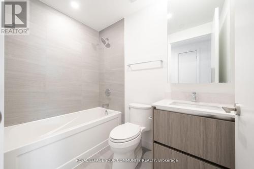 725 - 8188 Yonge Street, Vaughan, ON - Indoor Photo Showing Bathroom