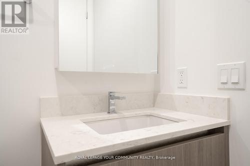 725 - 8188 Yonge Street, Vaughan, ON - Indoor Photo Showing Bathroom