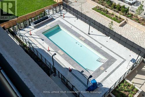 725 - 8188 Yonge Street, Vaughan, ON - Outdoor With In Ground Pool