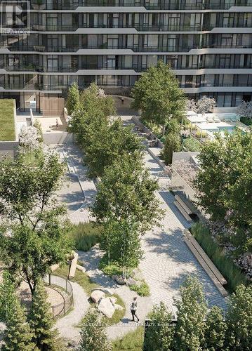 725 - 8188 Yonge Street, Vaughan, ON - Outdoor