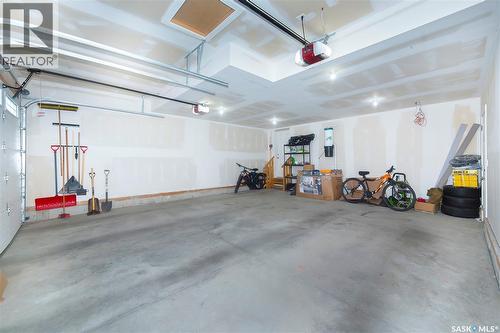 334 Gillies Crescent, Saskatoon, SK - Indoor Photo Showing Garage