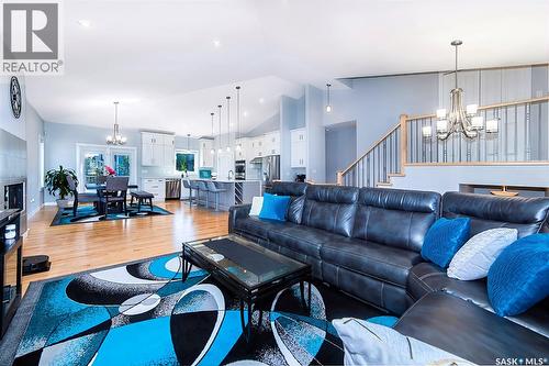 334 Gillies Crescent, Saskatoon, SK - Indoor Photo Showing Living Room