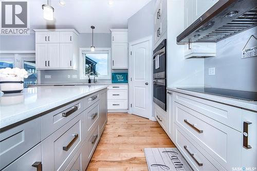 334 Gillies Crescent, Saskatoon, SK - Indoor Photo Showing Kitchen With Upgraded Kitchen