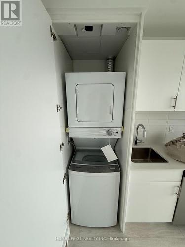 204 - 412 Silver Maple Road, Oakville, ON - Indoor Photo Showing Laundry Room