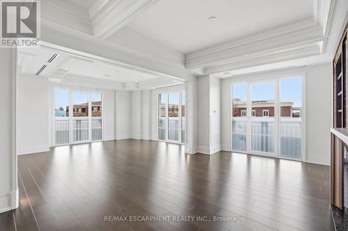 312 - 300 Randall Street, Oakville, ON - Indoor Photo Showing Living Room