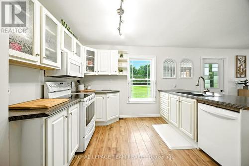 15 Main Street E, Merrickville-Wolford, ON - Indoor Photo Showing Kitchen