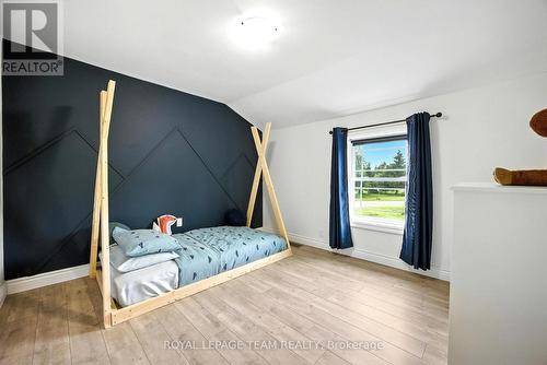 15 Main Street E, Merrickville-Wolford, ON - Indoor Photo Showing Bedroom