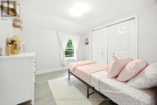 15 Main Street E, Merrickville-Wolford, ON - Indoor Photo Showing Bedroom