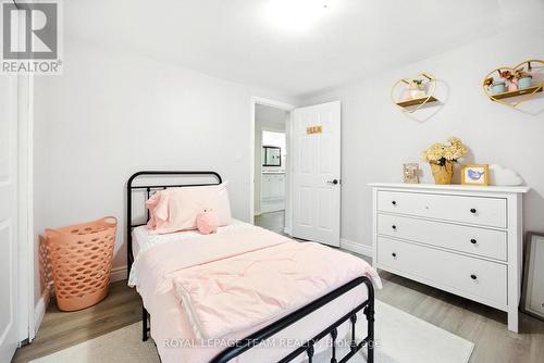 15 Main Street E, Merrickville-Wolford, ON - Indoor Photo Showing Bedroom