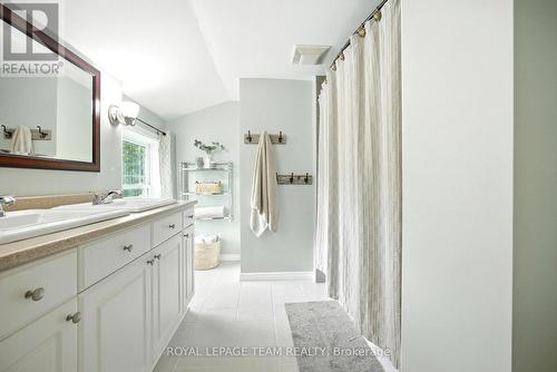 15 Main Street E, Merrickville-Wolford, ON - Indoor Photo Showing Bathroom