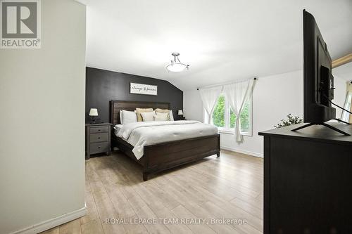 15 Main Street E, Merrickville-Wolford, ON - Indoor Photo Showing Bedroom