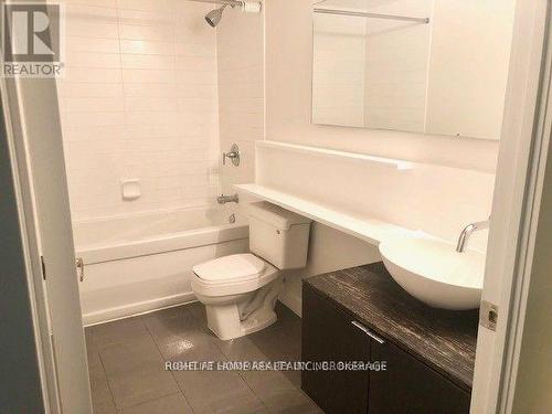 712 - 15 Fort York Boulevard, Toronto, ON - Indoor Photo Showing Bathroom