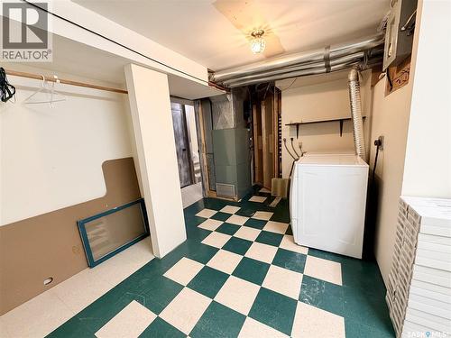 20 4Th Avenue E, Neilburg, SK - Indoor Photo Showing Laundry Room