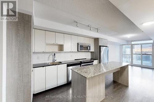 706 - 9 Valhalla Inn Road, Toronto, ON - Indoor Photo Showing Kitchen With Upgraded Kitchen