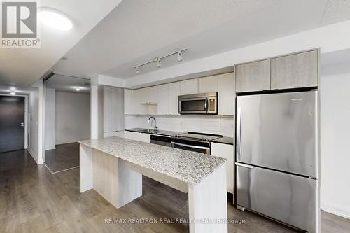 706 - 9 Valhalla Inn Road, Toronto, ON - Indoor Photo Showing Kitchen