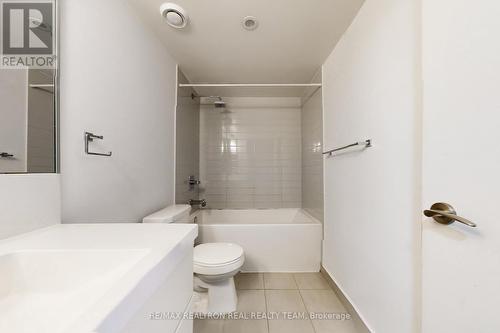 706 - 9 Valhalla Inn Road, Toronto, ON - Indoor Photo Showing Bathroom