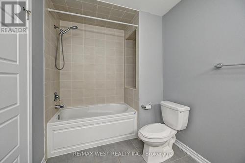118 Daylily Lane, Kitchener, ON - Indoor Photo Showing Bathroom