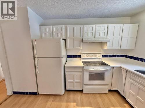 1221 Lewis Drive, Quesnel, BC - Indoor Photo Showing Kitchen