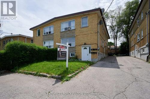 2961 Lawrence Avenue E, Toronto, ON - Outdoor