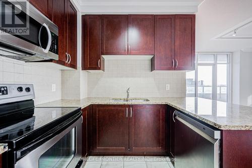 511 - 9235 Jane Street, Vaughan, ON - Indoor Photo Showing Kitchen With Double Sink With Upgraded Kitchen