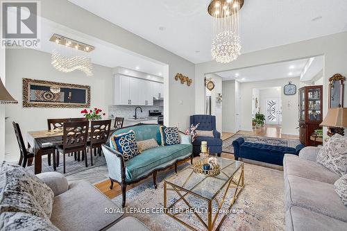 497 Downes Jackson Heights, Milton, ON - Indoor Photo Showing Living Room